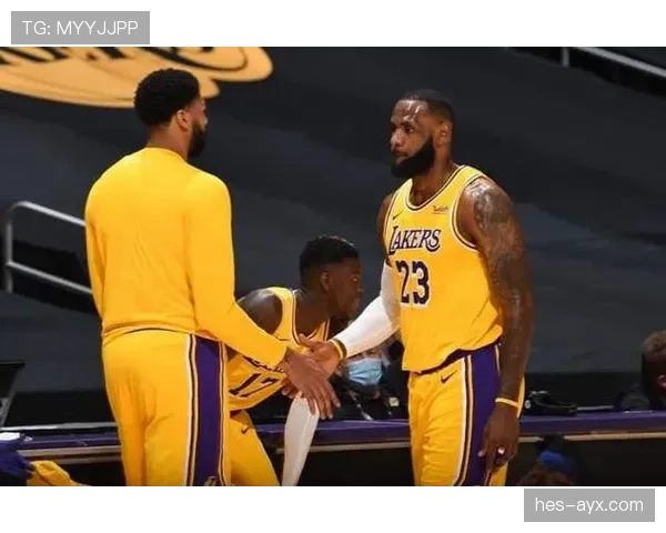 哈利伯顿突破制造错位助掘金提升关键时刻组织效率